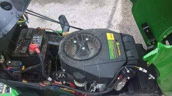 Газонокосарка John Deere X300 foto 3